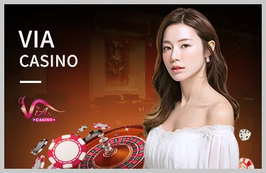 Bàn Baccarat với các lá bài và chip cá cược